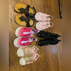 Little Girls Lot of Shoes Size 7 8 Nike Sketchers